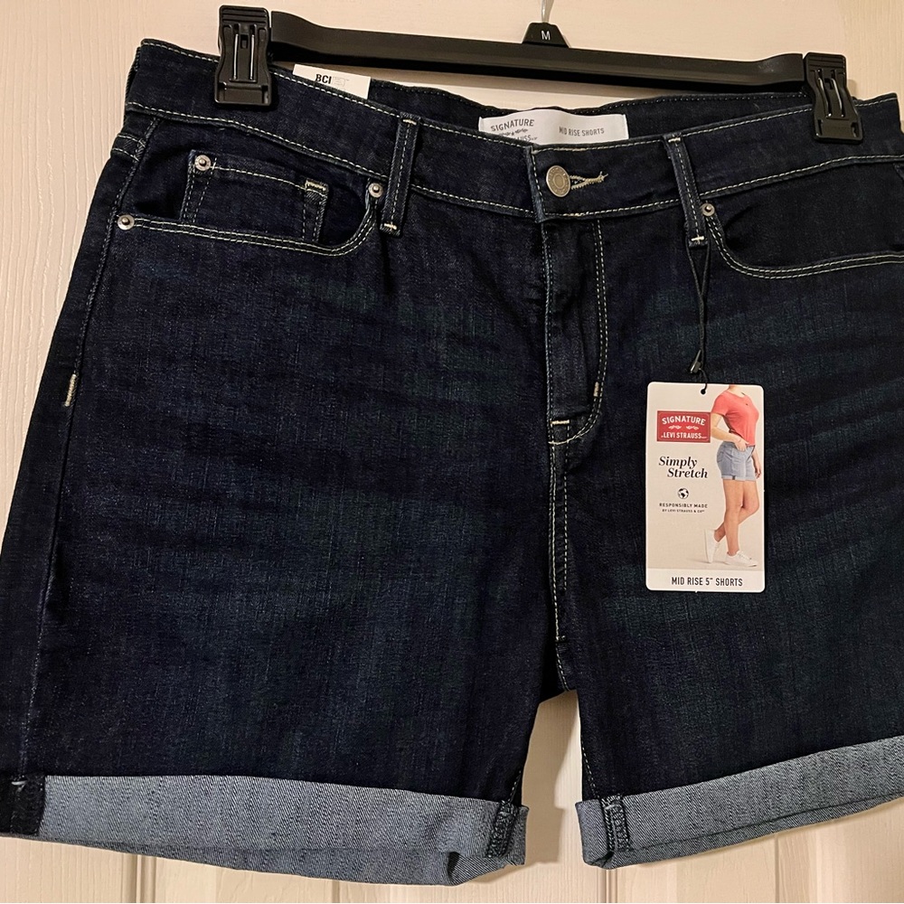 Summer Levi shorts mid rise size 8